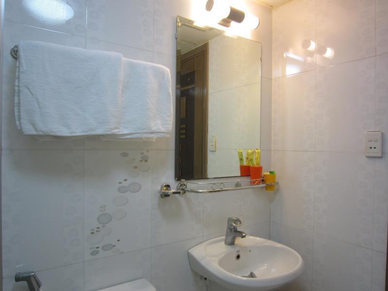 Quy Thanh Hotel Хошимин Екстериор снимка