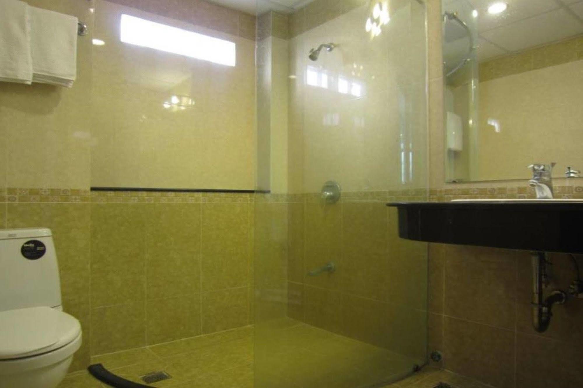 Quy Thanh Hotel Хошимин Екстериор снимка