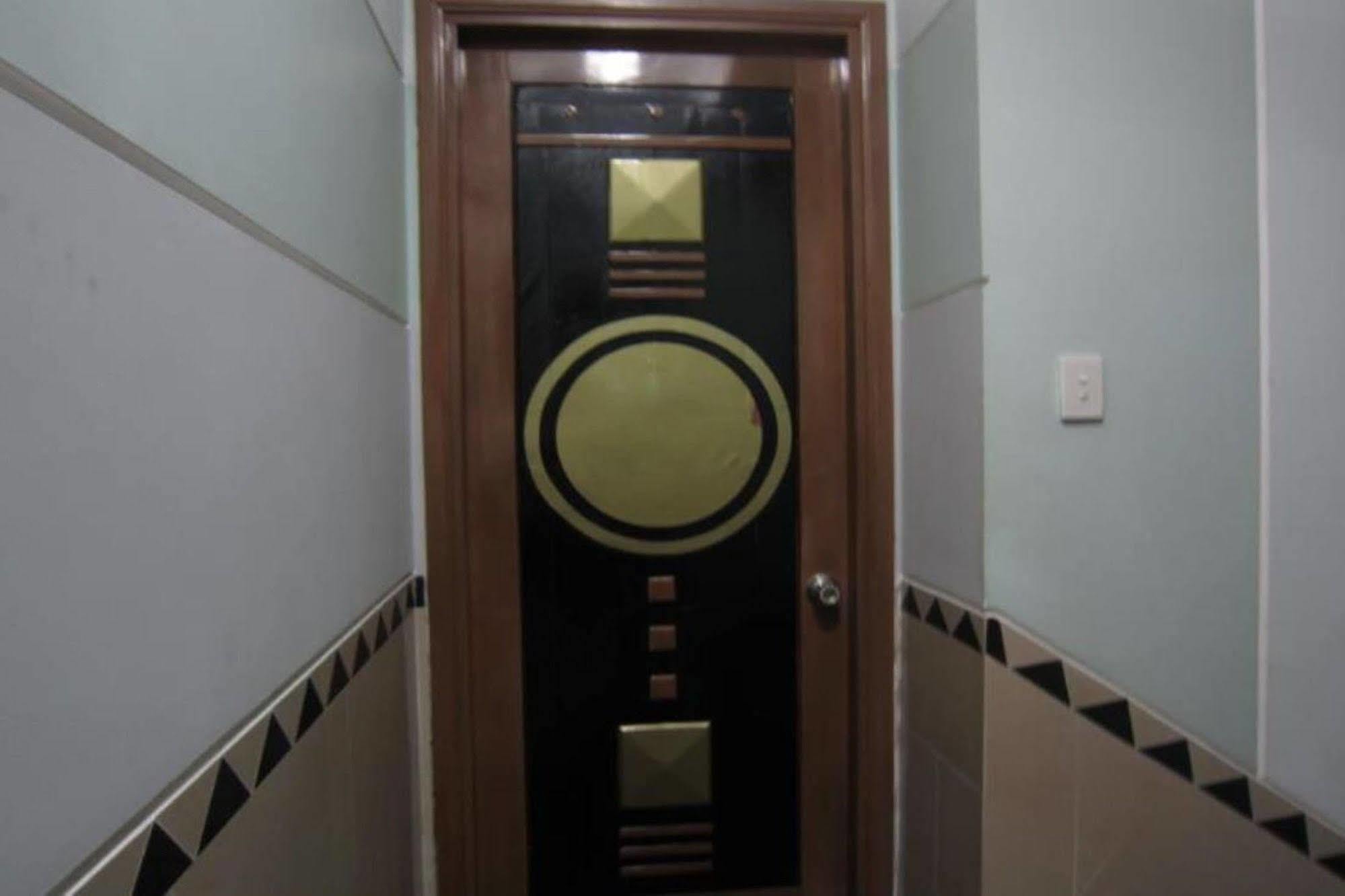 Quy Thanh Hotel Хошимин Екстериор снимка